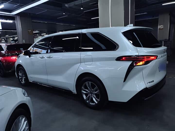 Фото 5 - Toyota Sienna