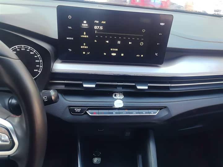 Фото 6 - Geely Vision X3