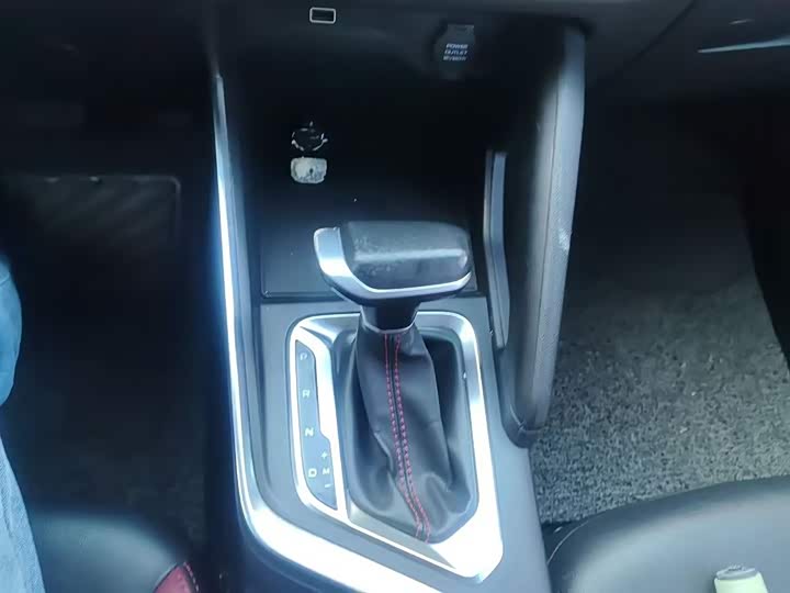 Фото 7 - Geely Vision X3