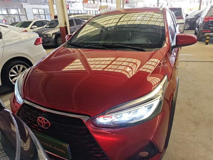 Фото 3 - Toyota Yaris L Hatchback