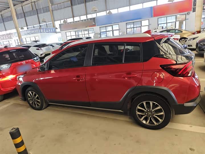 Фото 5 - Toyota Yaris L Hatchback