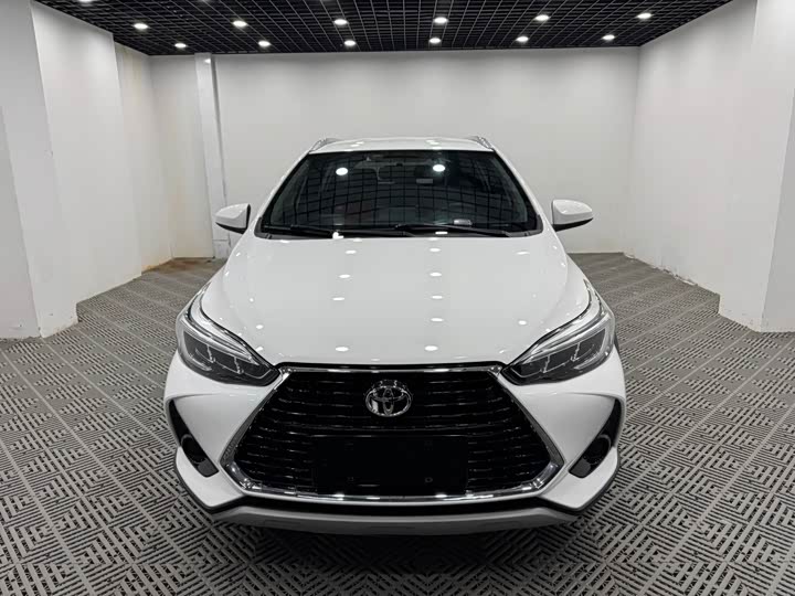 Фото 2 - Toyota Yaris L Hatchback