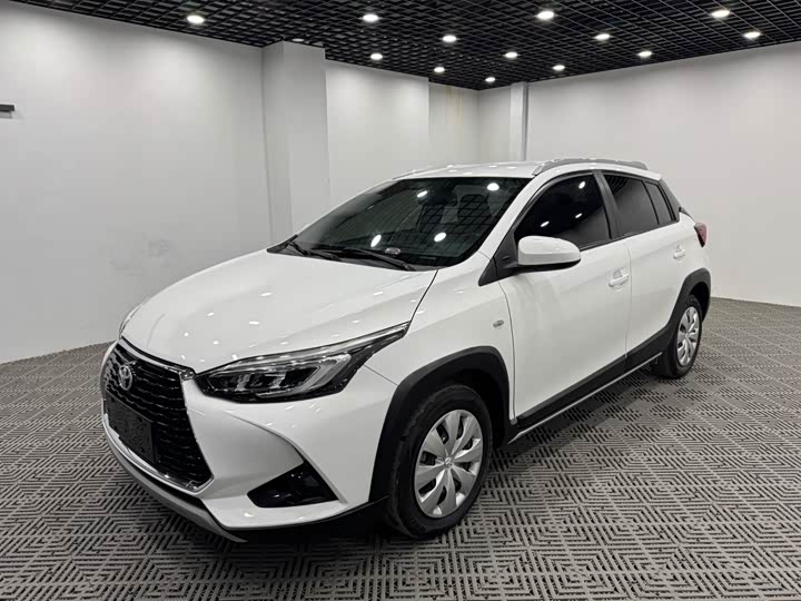 Фото 3 - Toyota Yaris L Hatchback