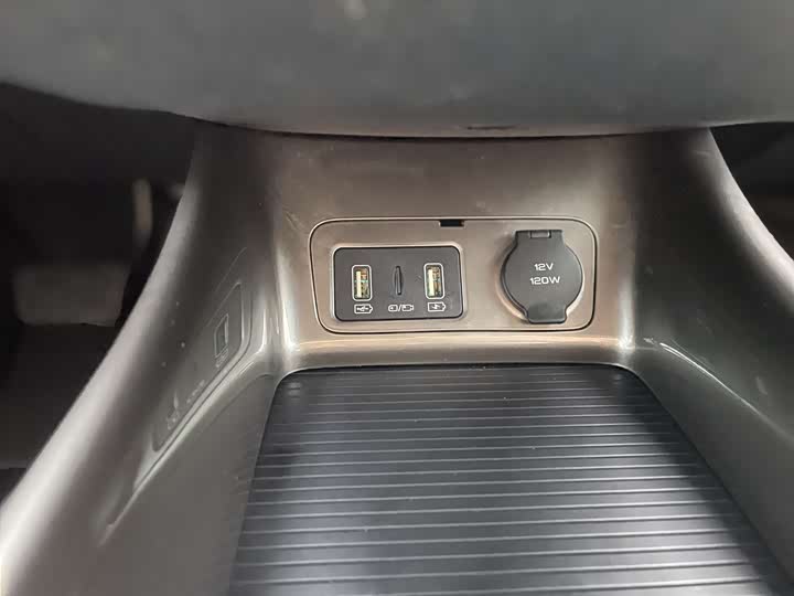 Фото 14 - BYD Dolphin