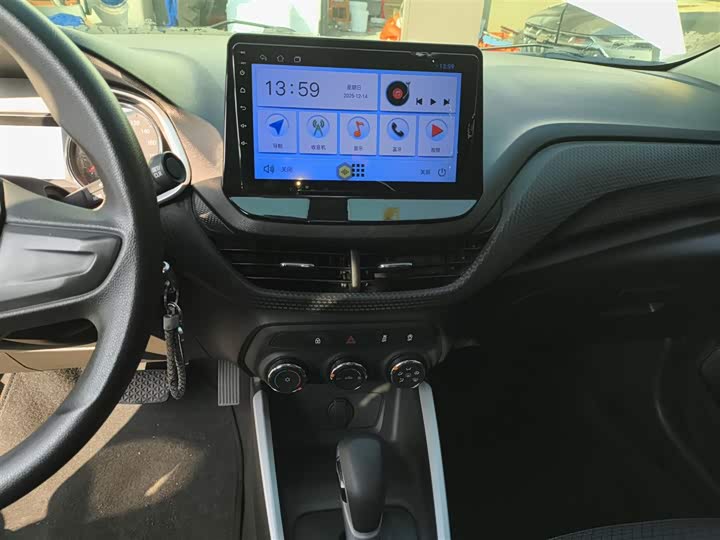 Фото 13 - Chevrolet Onix (Cavalier)