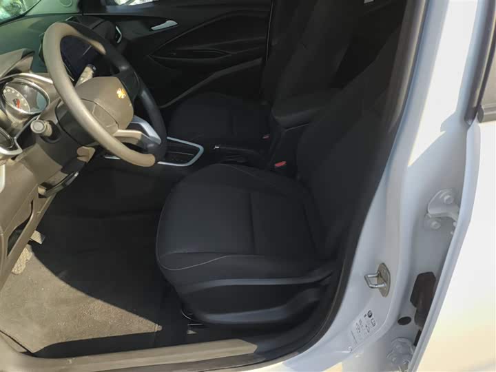 Фото 15 - Chevrolet Onix (Cavalier)