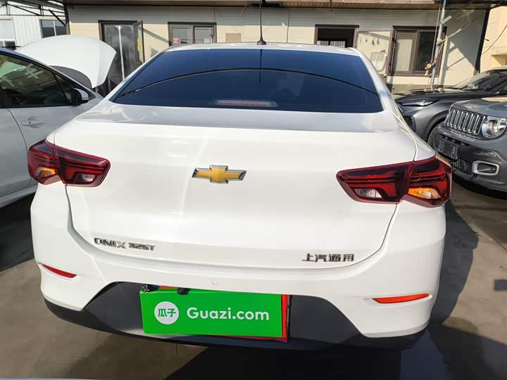 Фото 6 - Chevrolet Onix (Cavalier)