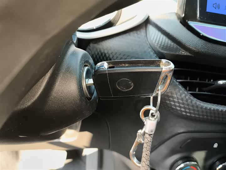 Фото 9 - Chevrolet Onix (Cavalier)