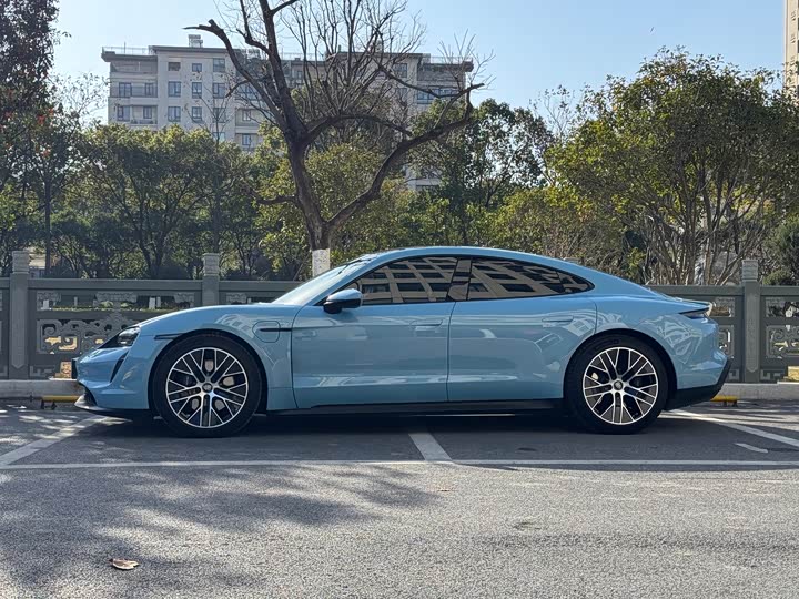 Фото 4 - Porsche Taycan