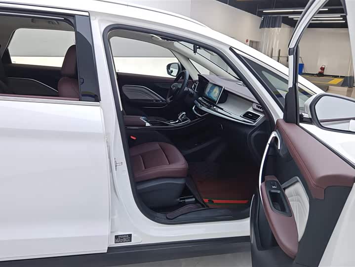 Фото 8 - Geely Jiaji