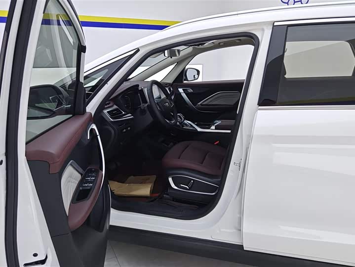 Фото 9 - Geely Jiaji