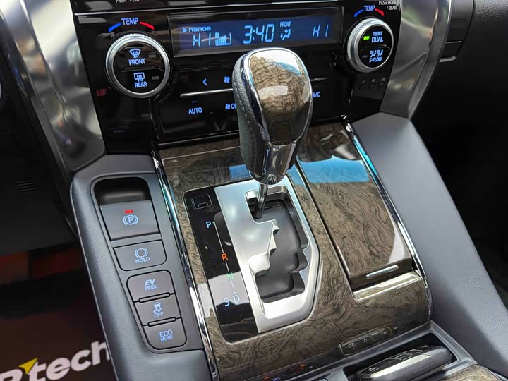 Фото 11 - Toyota Alphard