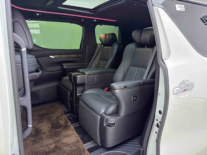 Фото 14 - Toyota Alphard