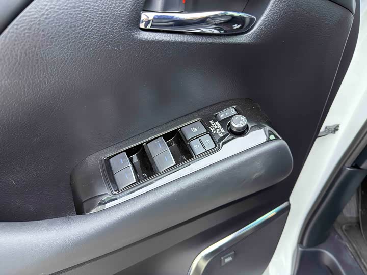 Фото 18 - Toyota Alphard