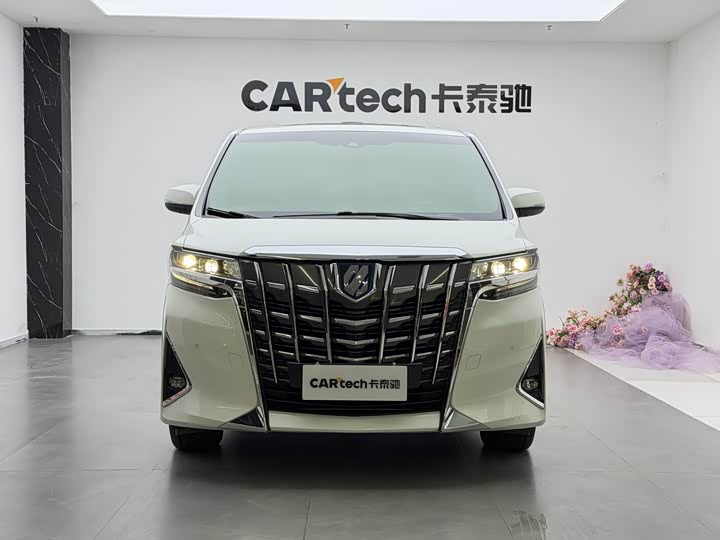 Фото 2 - Toyota Alphard