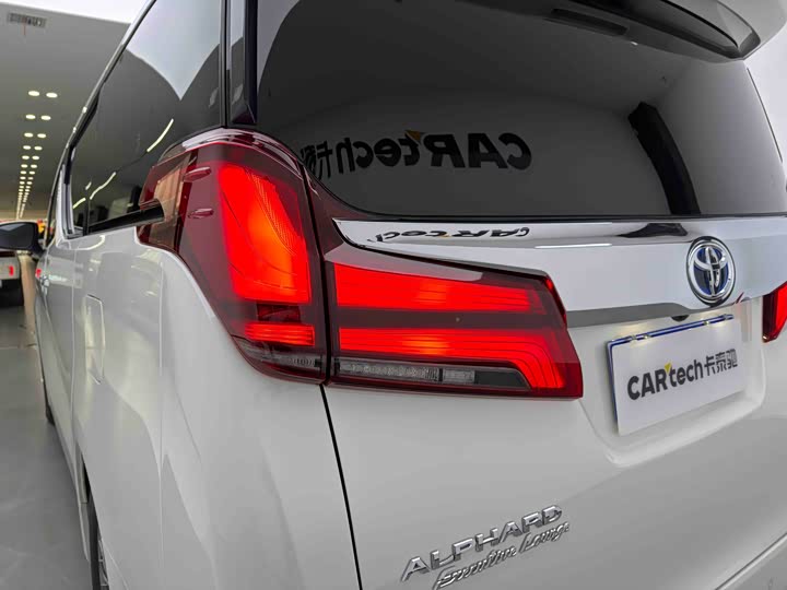 Фото 7 - Toyota Alphard