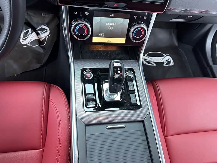 Фото 10 - Jaguar XE L