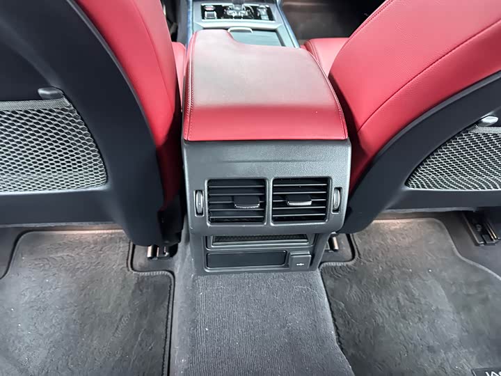 Фото 13 - Jaguar XE L