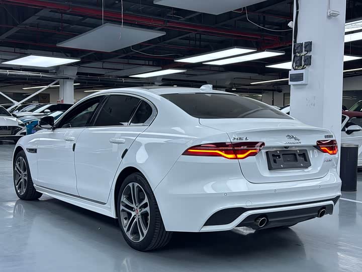 Фото 21 - Jaguar XE L