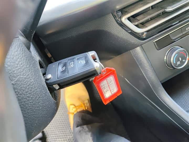 Фото 9 - Volkswagen Lavida