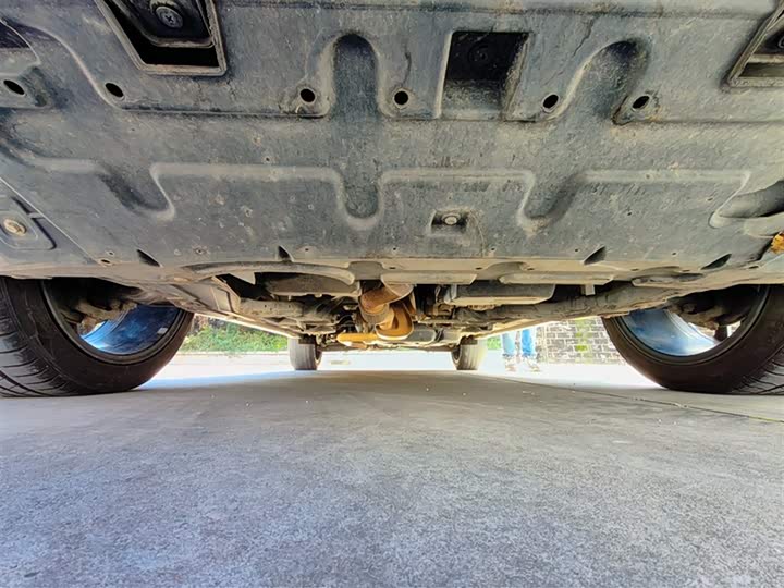 Фото 10 - Roewe RX5