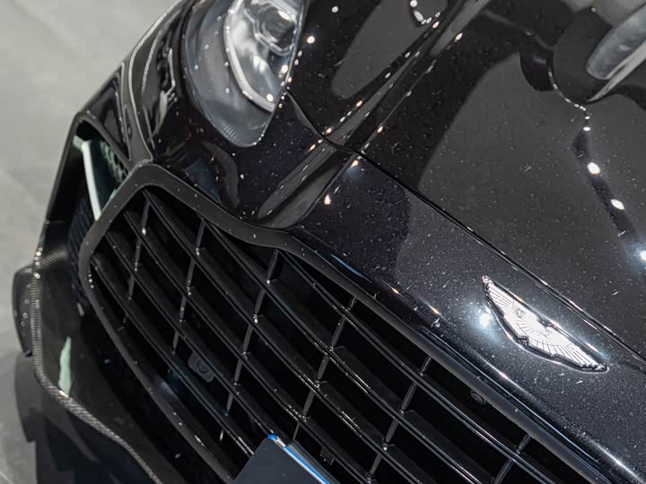 Фото 10 - Aston Martin DBX