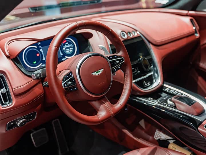 Фото 21 - Aston Martin DBX