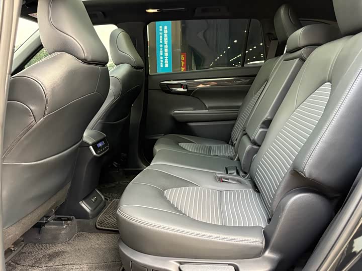 Фото 12 - Toyota Crown Kluger