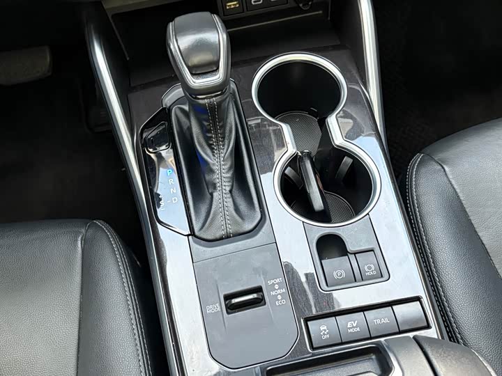 Фото 13 - Toyota Crown Kluger