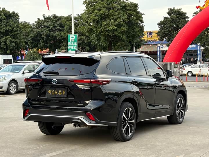 Фото 17 - Toyota Crown Kluger