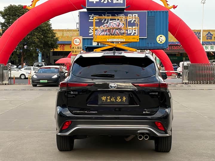 Фото 18 - Toyota Crown Kluger