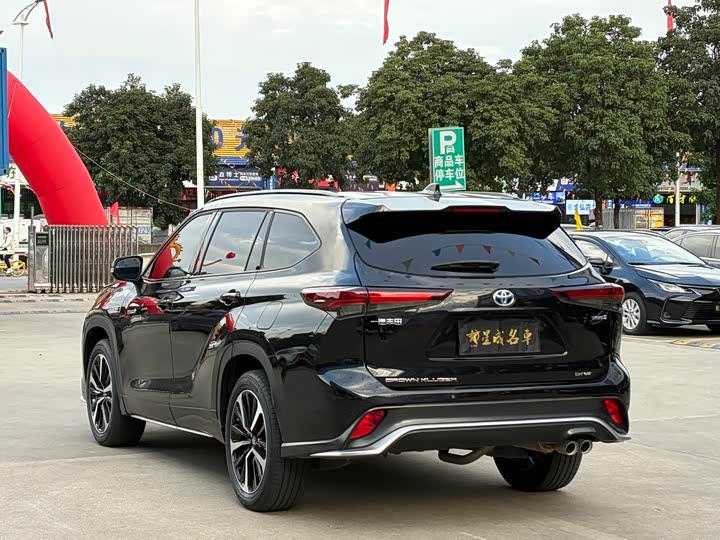 Фото 19 - Toyota Crown Kluger