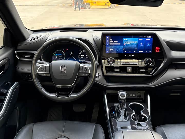 Фото 6 - Toyota Crown Kluger