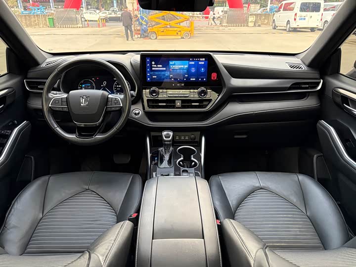 Фото 7 - Toyota Crown Kluger