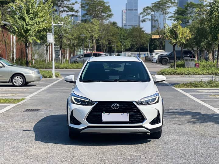 Фото 2 - Toyota Yaris L Hatchback