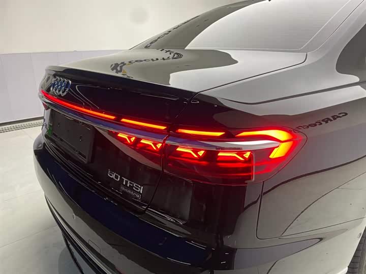 Фото 10 - Audi A8