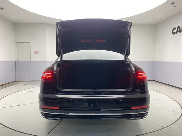 Фото 13 - Audi A8