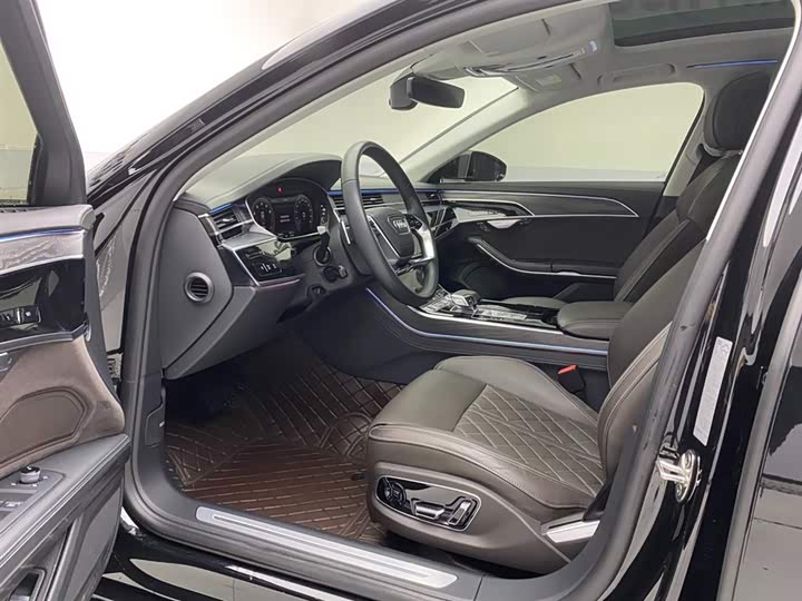 Фото 18 - Audi A8