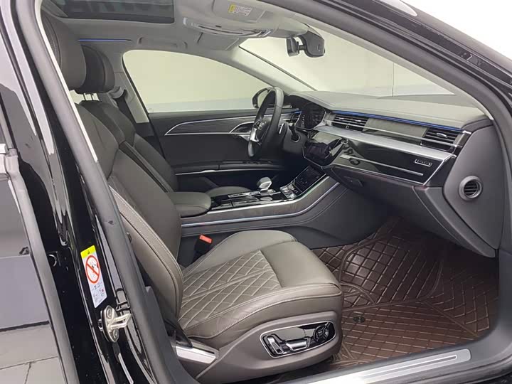 Фото 19 - Audi A8