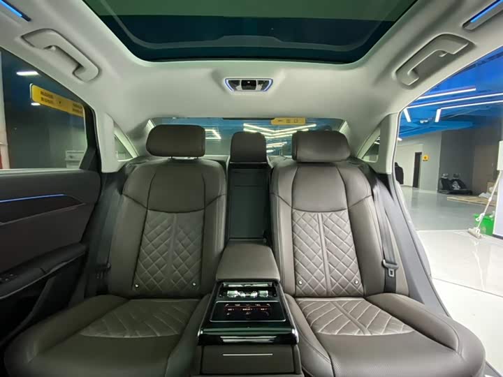 Фото 20 - Audi A8