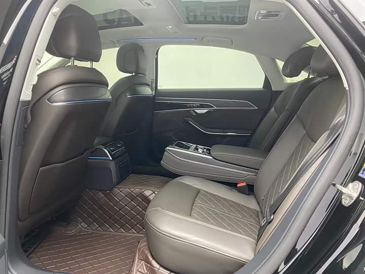 Фото 25 - Audi A8