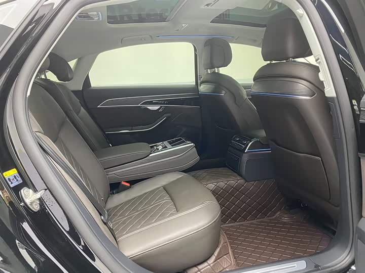 Фото 26 - Audi A8