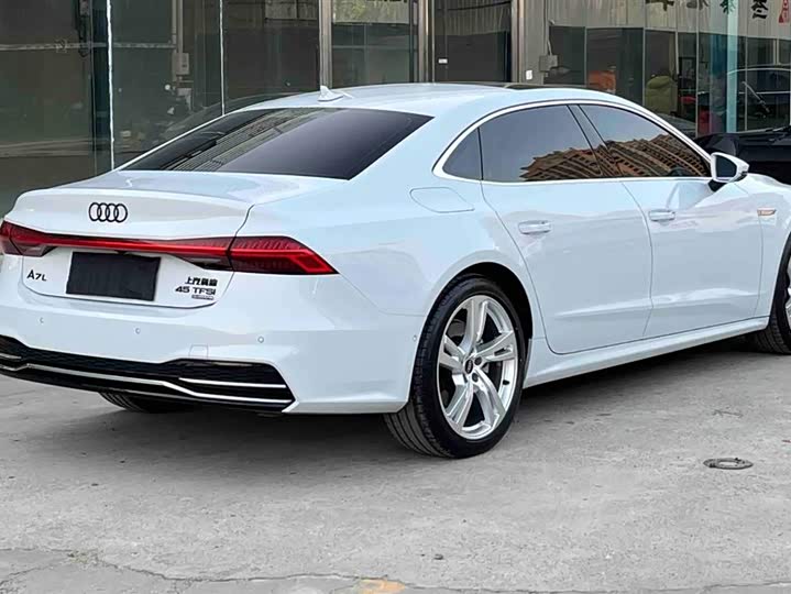 Фото 3 - Audi A7L