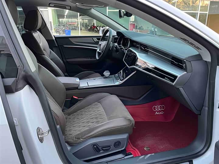 Фото 7 - Audi A7L