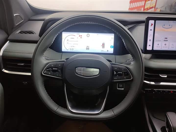 Фото 15 - Geely Okavango L