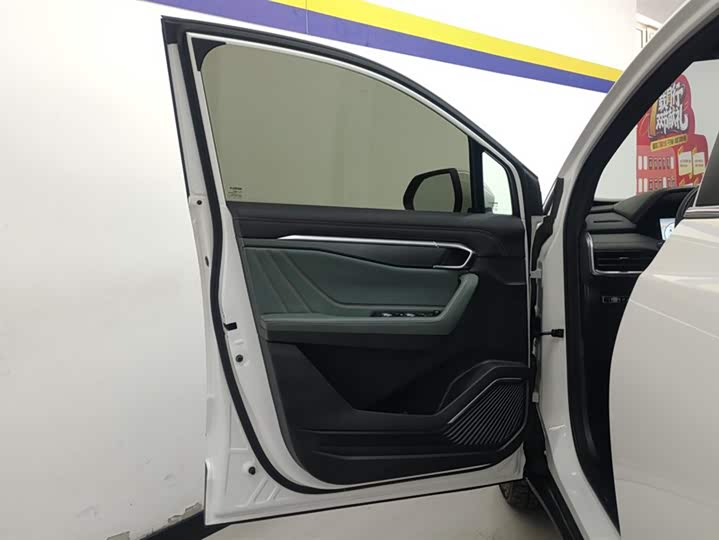 Фото 7 - Geely Okavango L