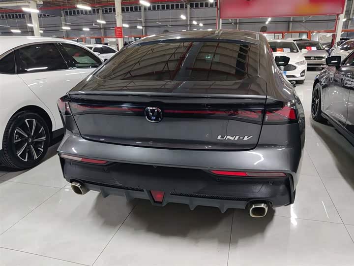 Фото 6 - Changan UNI-V