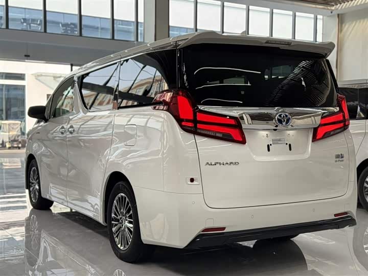 Фото 5 - Toyota Alphard