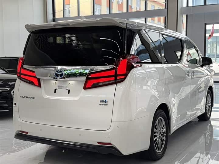 Фото 7 - Toyota Alphard