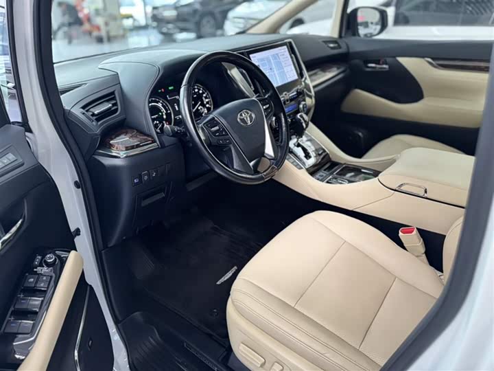 Фото 9 - Toyota Alphard